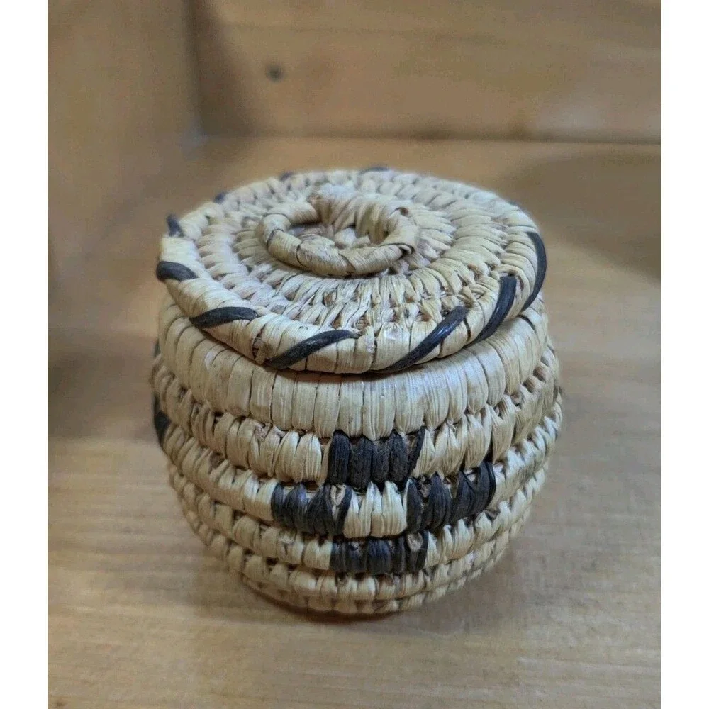 Vtg Lot Of 2 Papago Coiled Nesting Baskes with Lid Devil's claw & Yucca 4